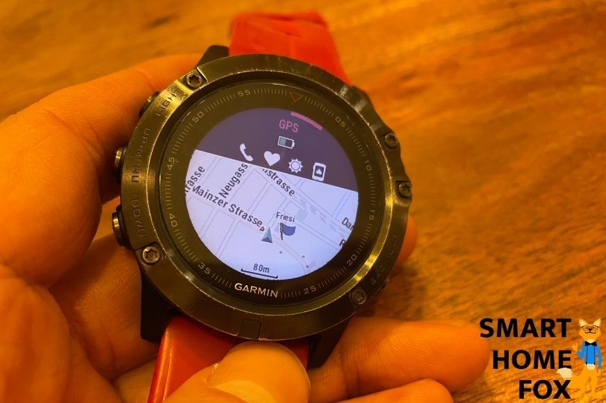 Man sieht die Kartenfunktion auf der Garmin Fenix 5X Plus.